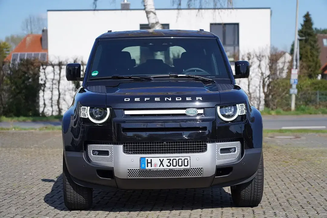Land Rover Defender - Thumbnail 2