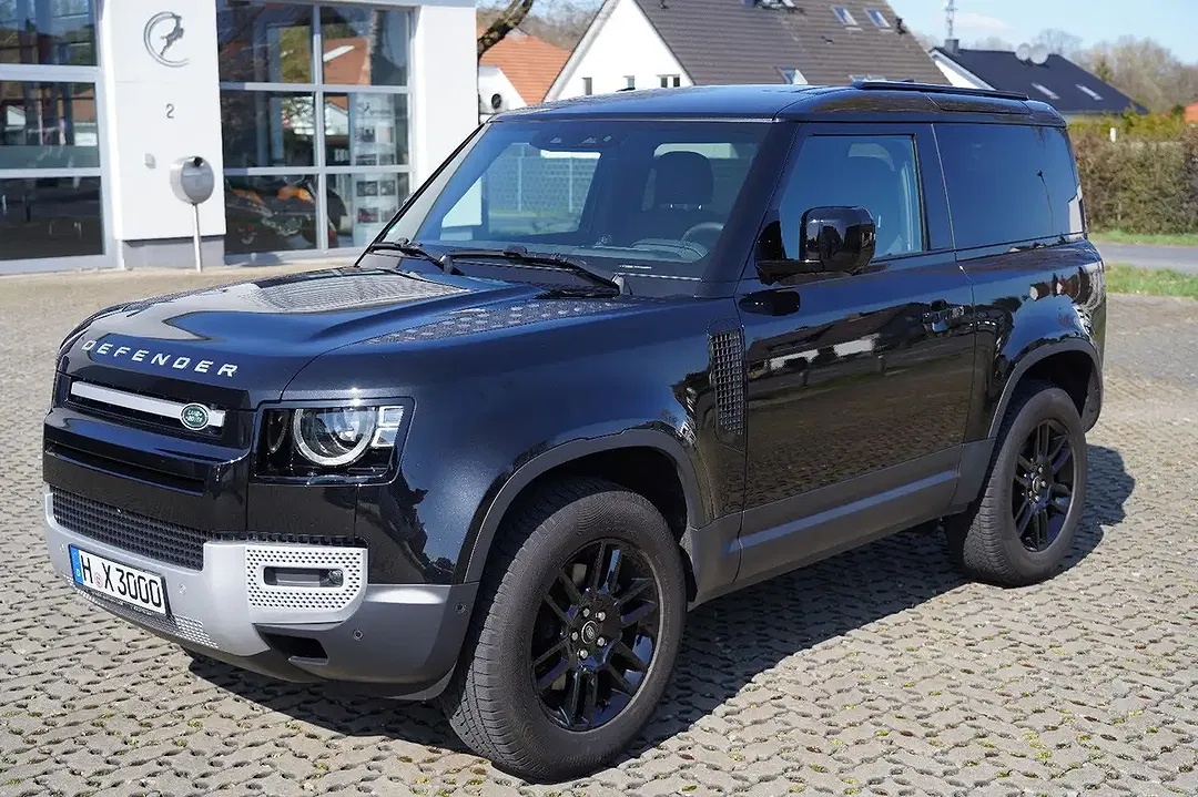 Land Rover Defender - Thumbnail 3