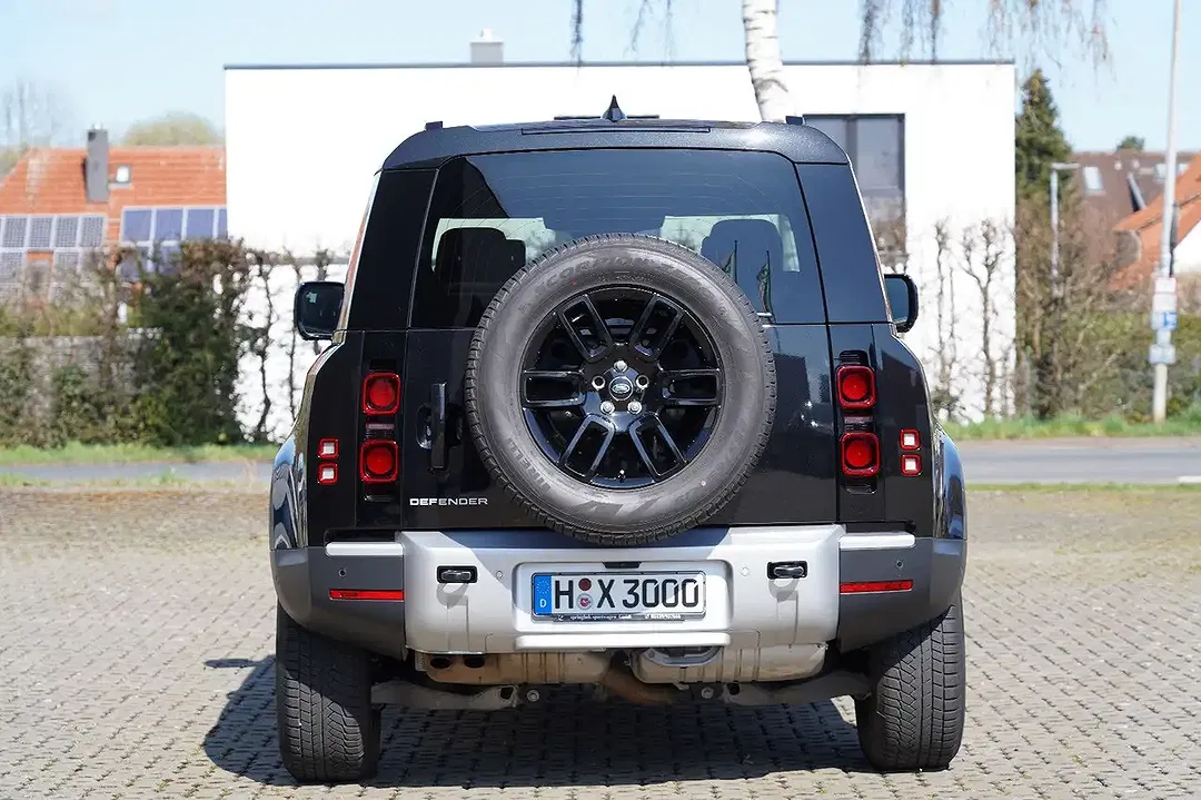 Land Rover Defender - Thumbnail 6