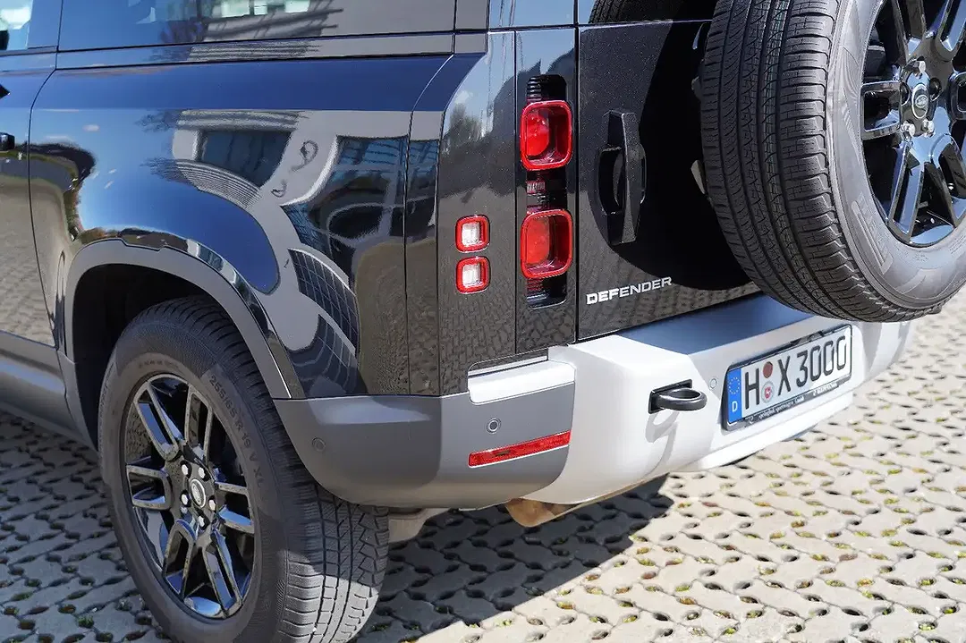 Land Rover Defender - Thumbnail 9