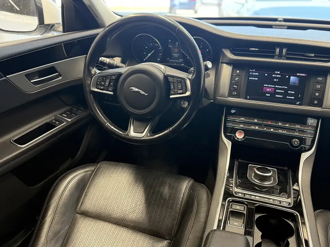 Jaguar XF - Thumbnail 11