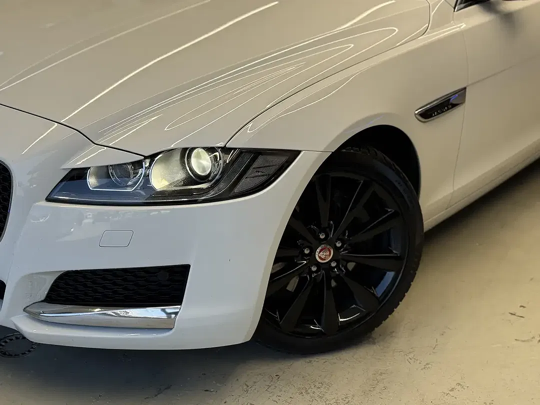 Jaguar XF - Thumbnail 2