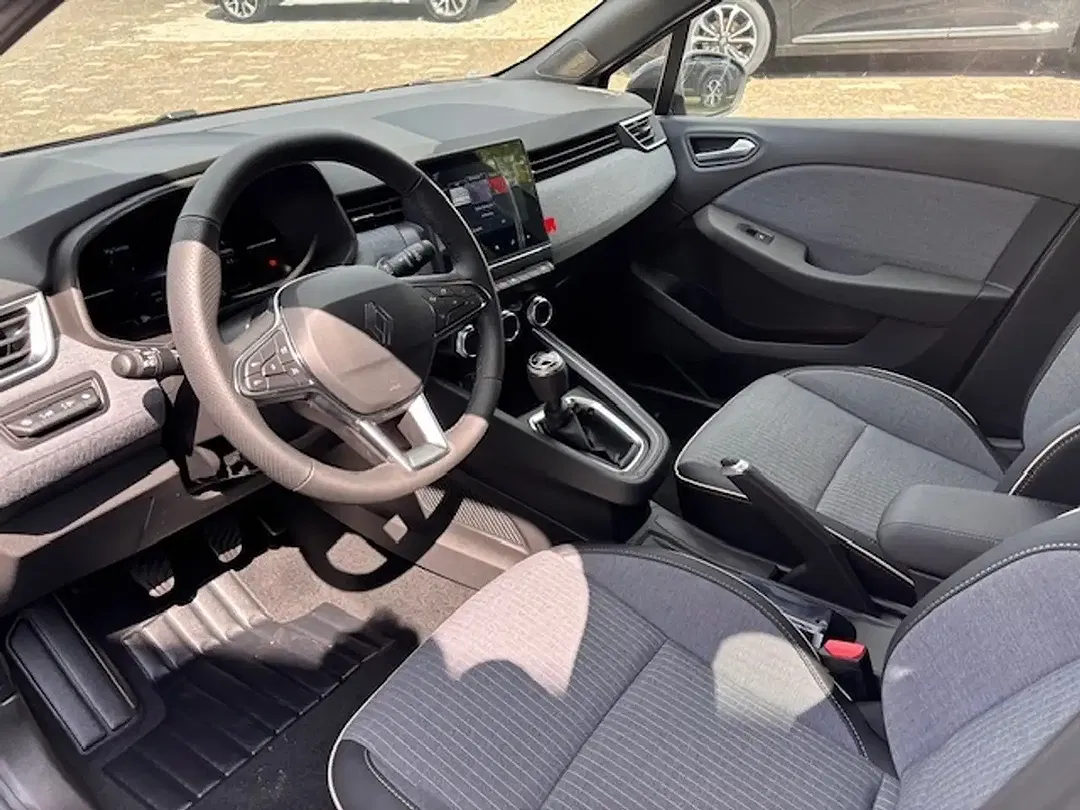 Renault Clio - Thumbnail 3