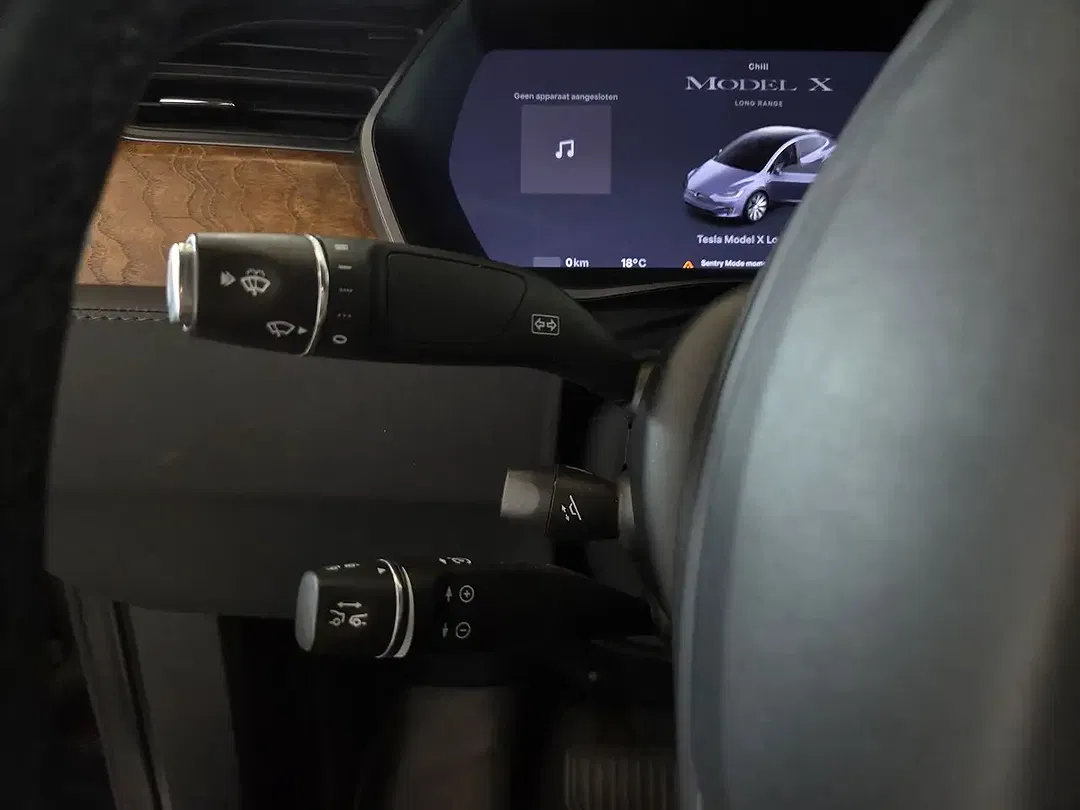 Tesla Model X - Thumbnail 13