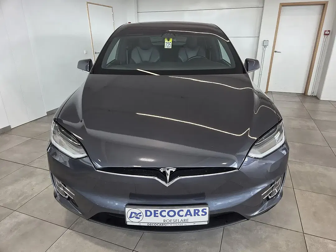 Tesla Model X - Thumbnail 2