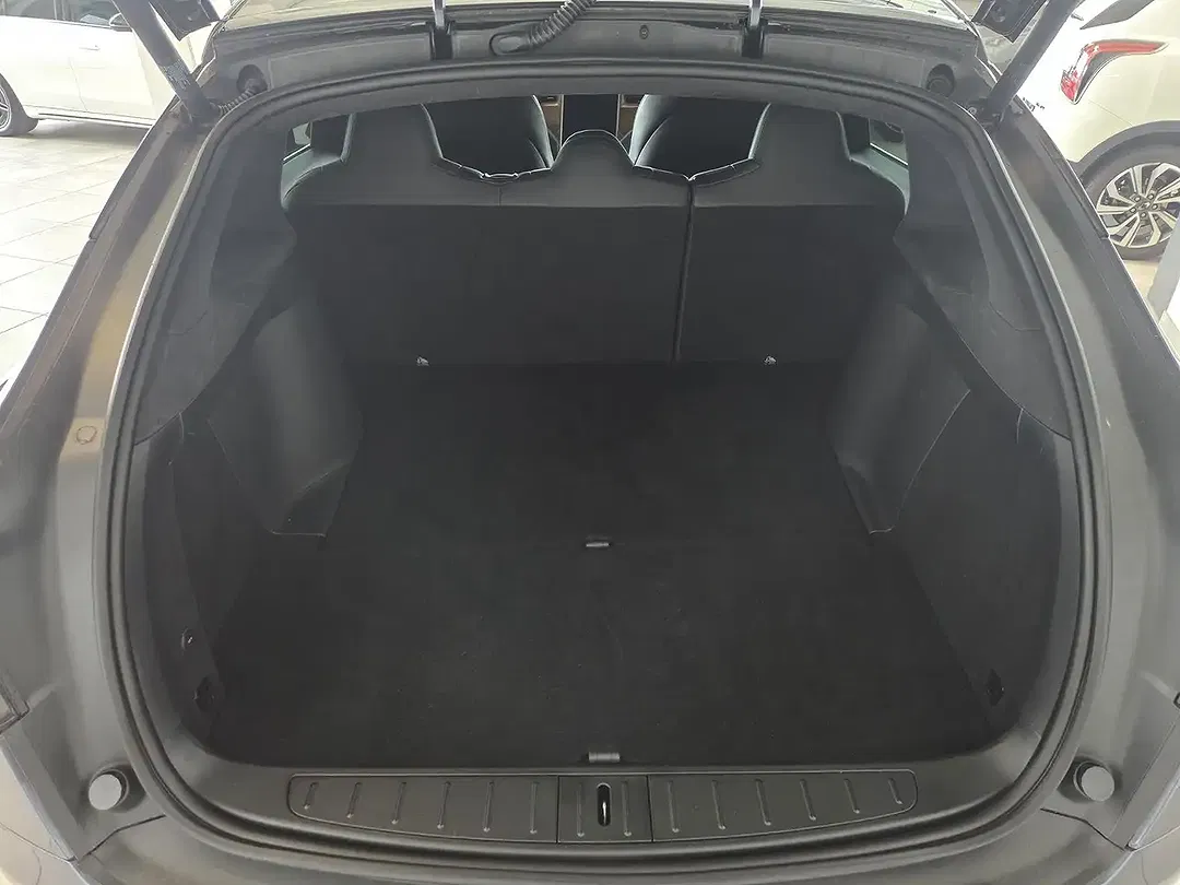 Tesla Model X - Thumbnail 7