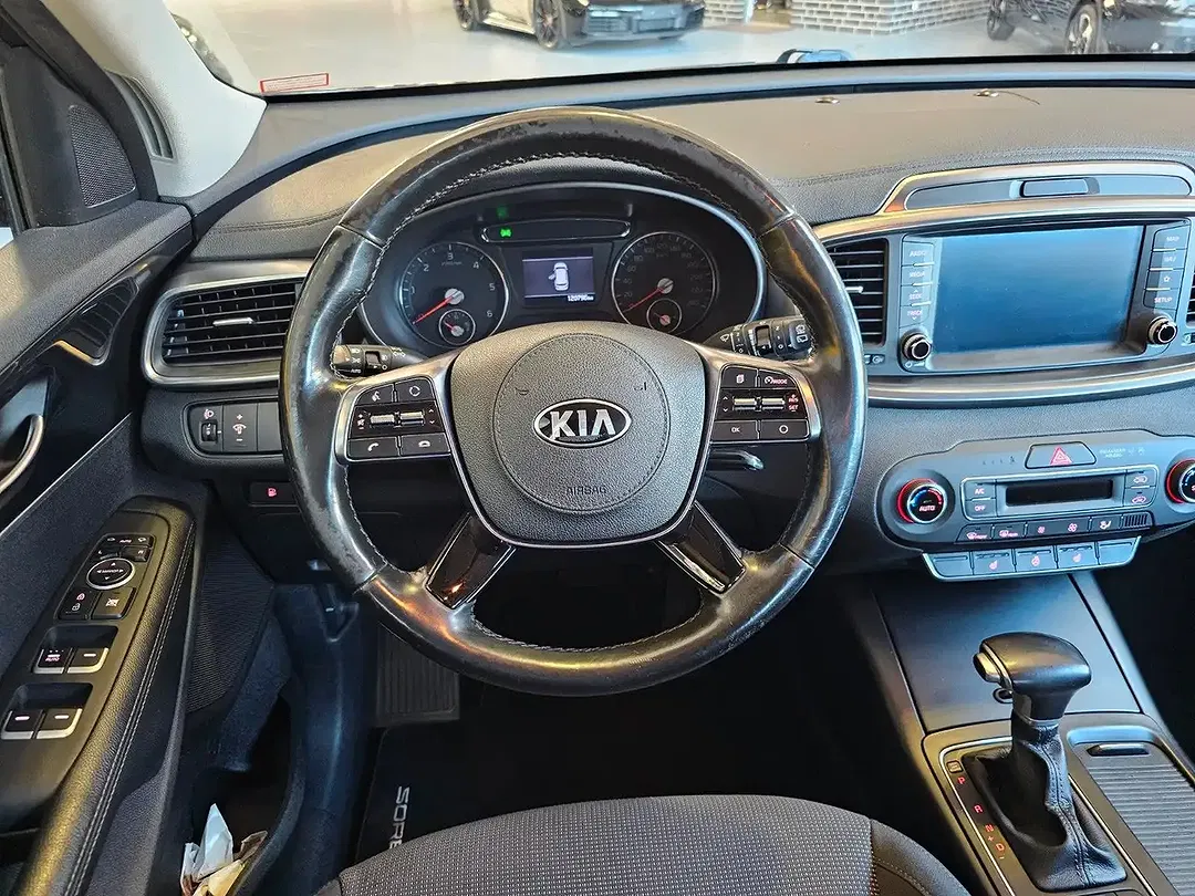 Kia Sorento - Thumbnail 10