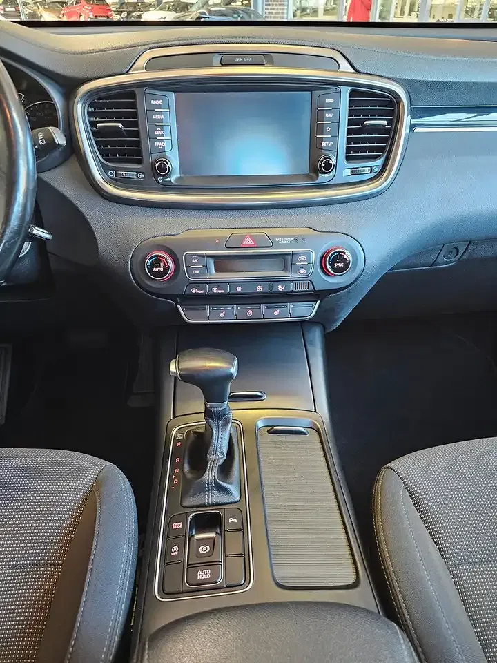 Kia Sorento - Thumbnail 13