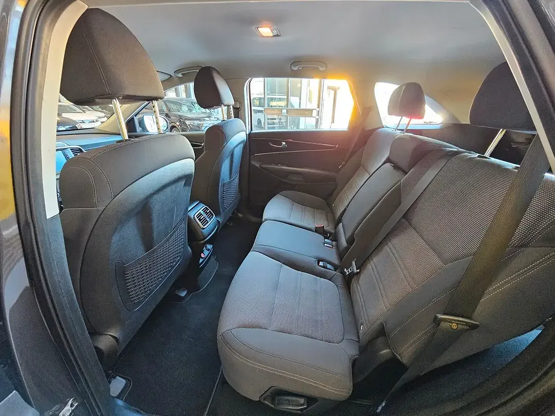 Kia Sorento - Thumbnail 8