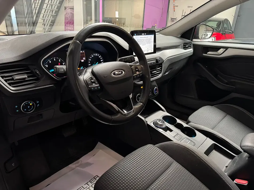 Ford Focus - Thumbnail 13