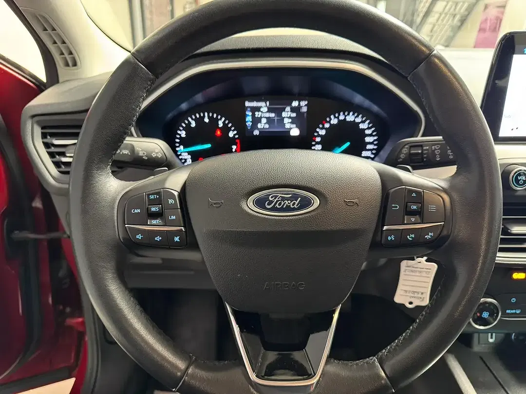 Ford Focus - Thumbnail 14
