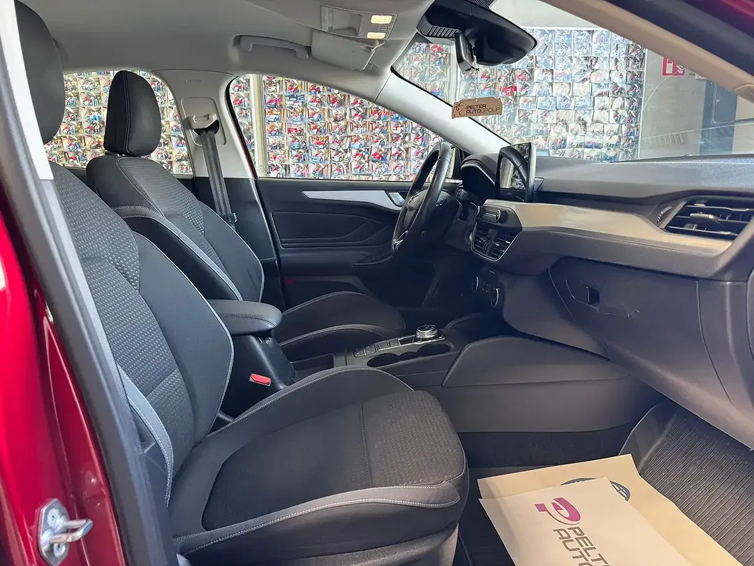 Ford Focus - Thumbnail 8