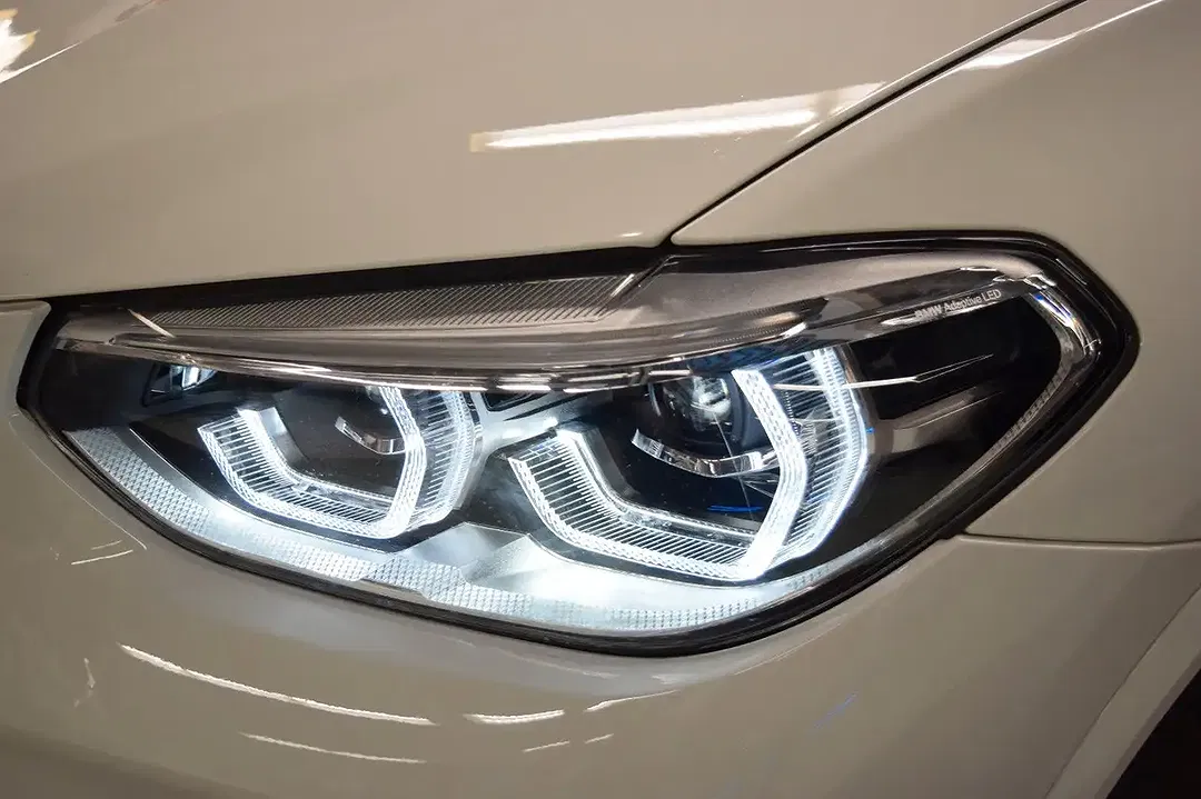 BMW X4 M - Thumbnail 3