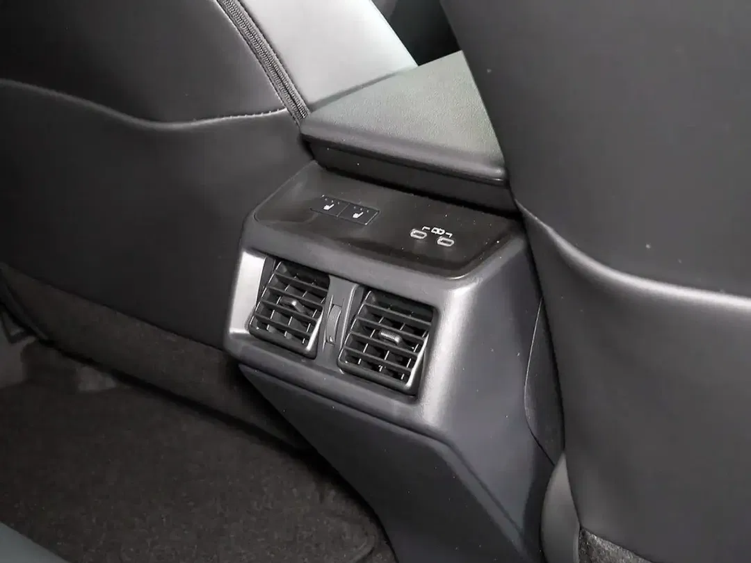 Subaru Solterra - Thumbnail 10