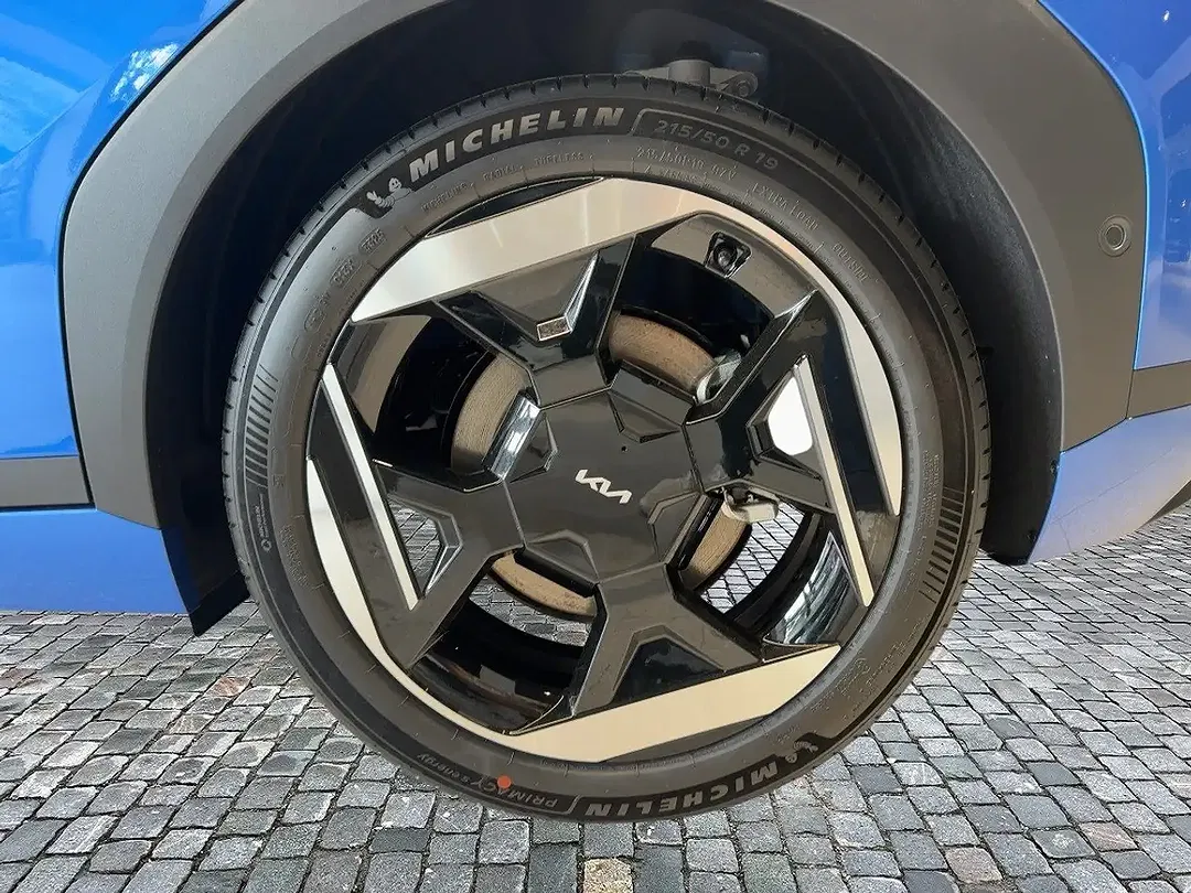 Kia EV4 - Thumbnail 11
