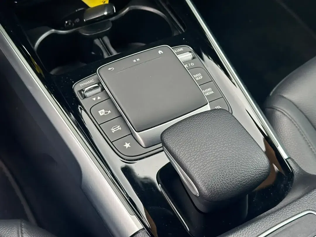 Mercedes-Benz GLB 180 - Thumbnail 10