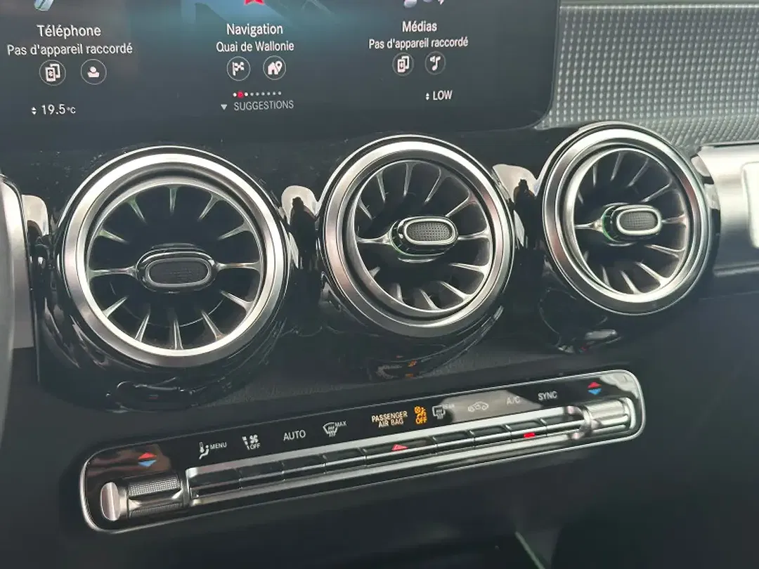 Mercedes-Benz GLB 180 - Thumbnail 11