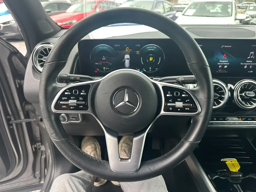 Mercedes-Benz GLB 180 - Thumbnail 14