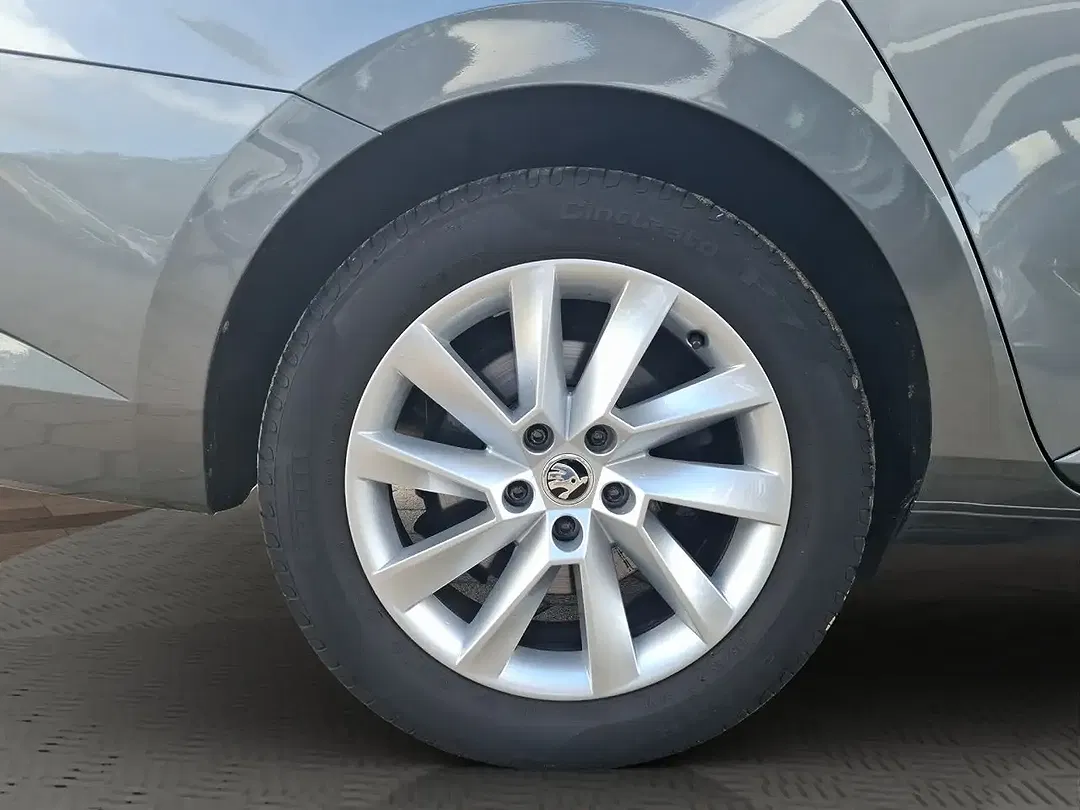 Skoda Superb - Thumbnail 10