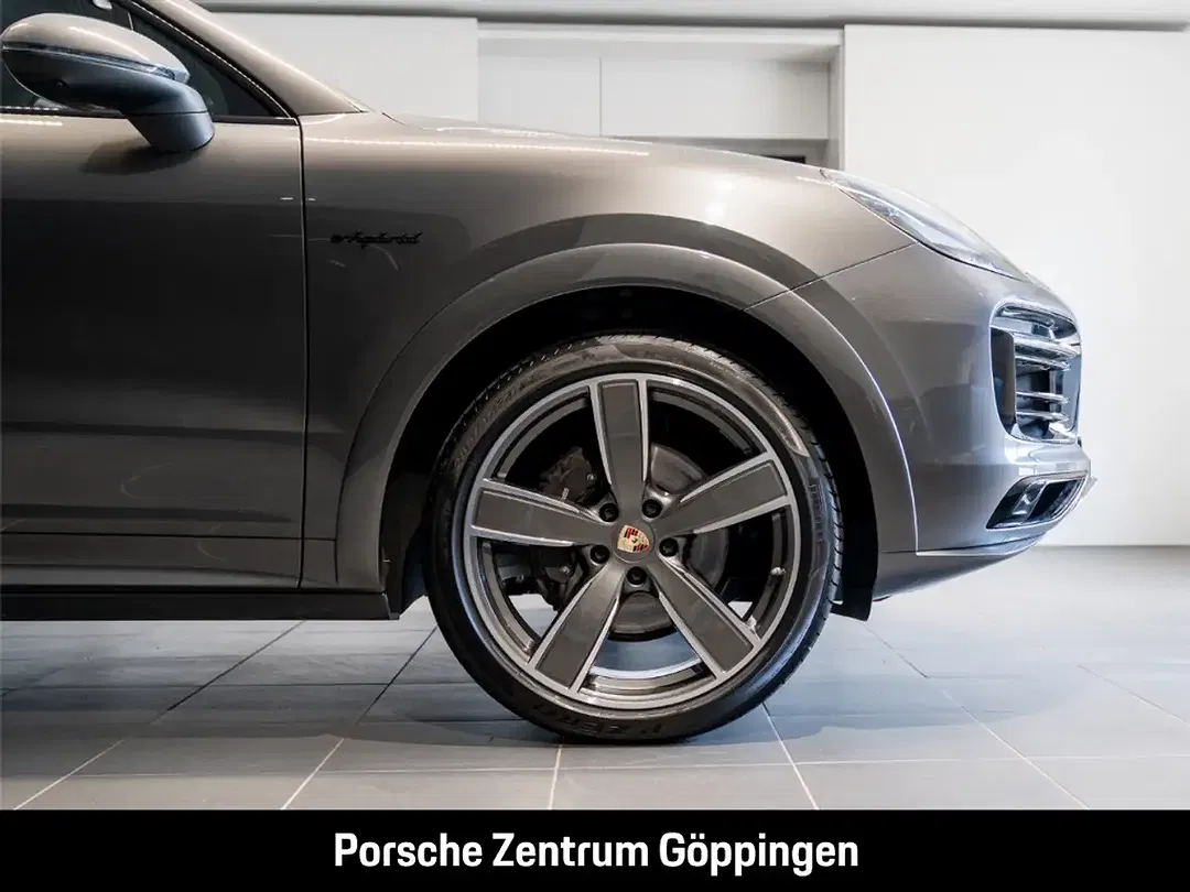 Porsche Cayenne - Thumbnail 10
