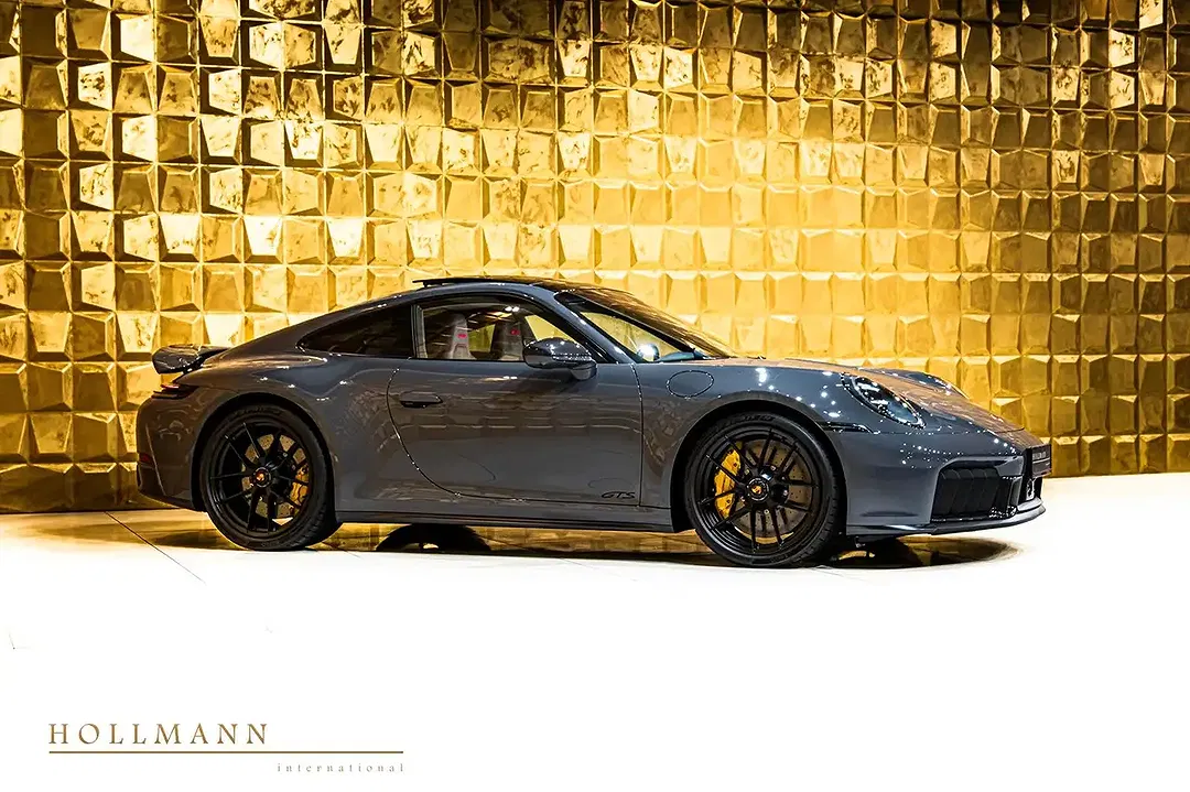 Porsche 992 - Thumbnail 2