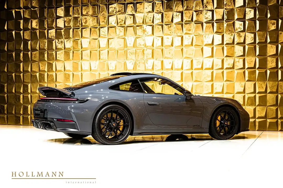Porsche 992 - Thumbnail 3