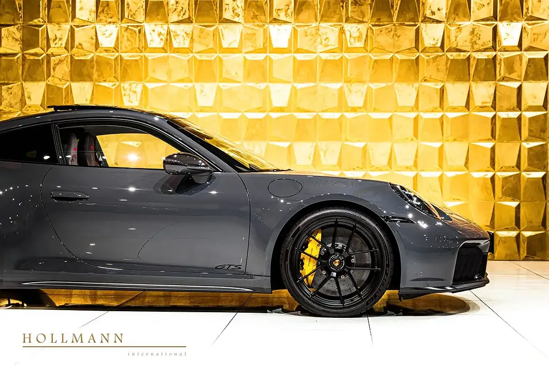 Porsche 992 - Thumbnail 9