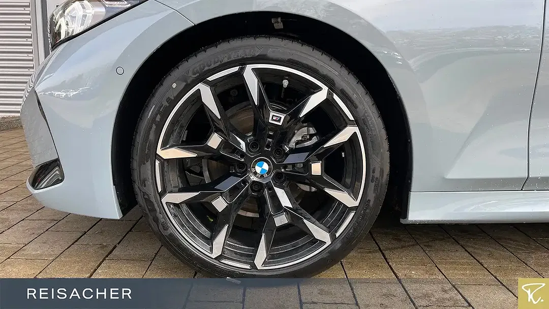 BMW 320 - Thumbnail 3