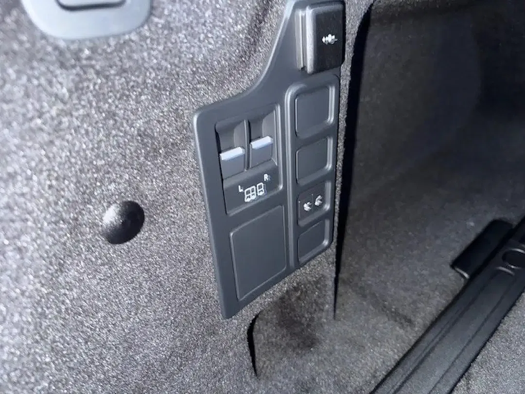 Land Rover Discovery - Thumbnail 12