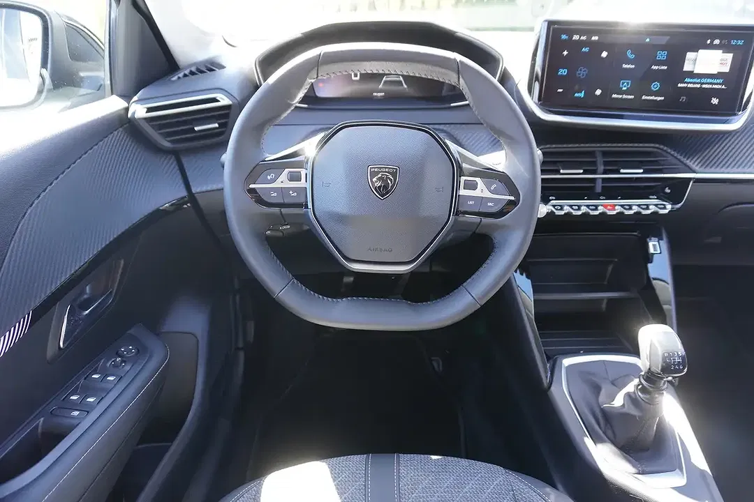 Peugeot 208 - Thumbnail 9