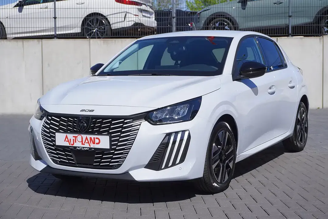 Peugeot 208 - Thumbnail 1