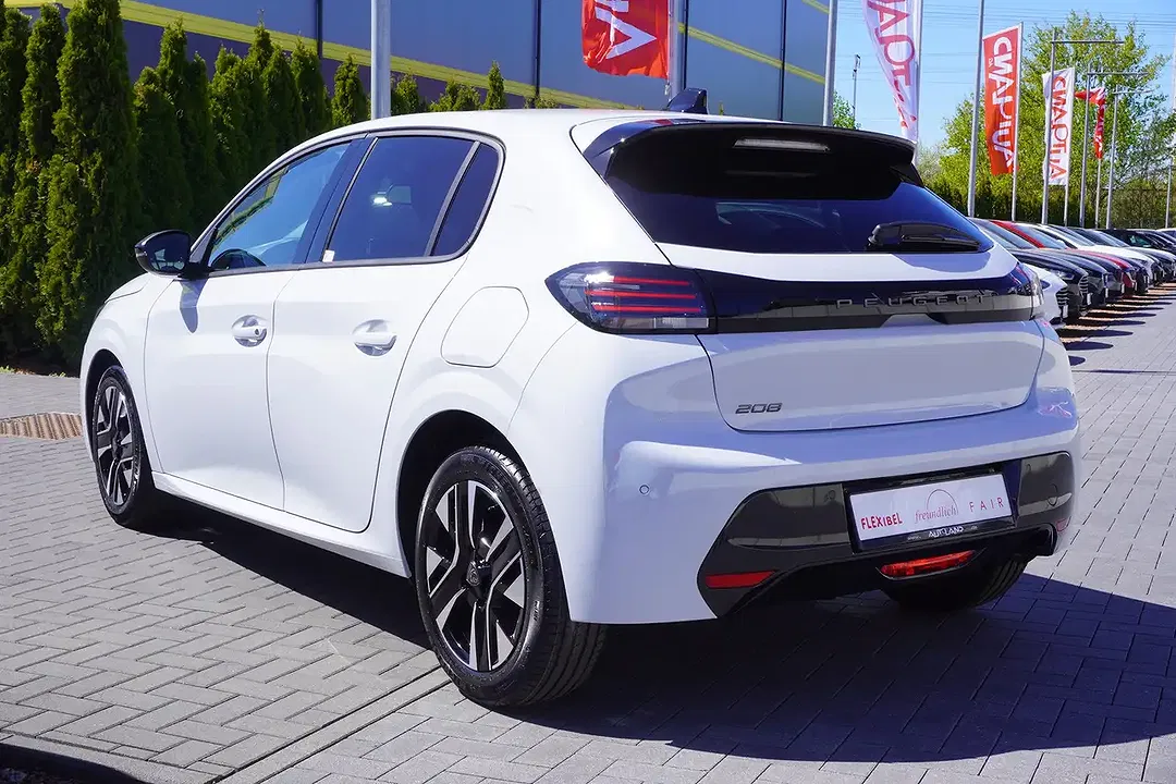 Peugeot 208 - Thumbnail 2