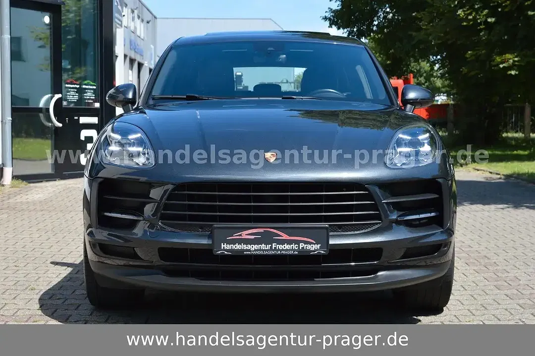 Porsche Macan - Thumbnail 2