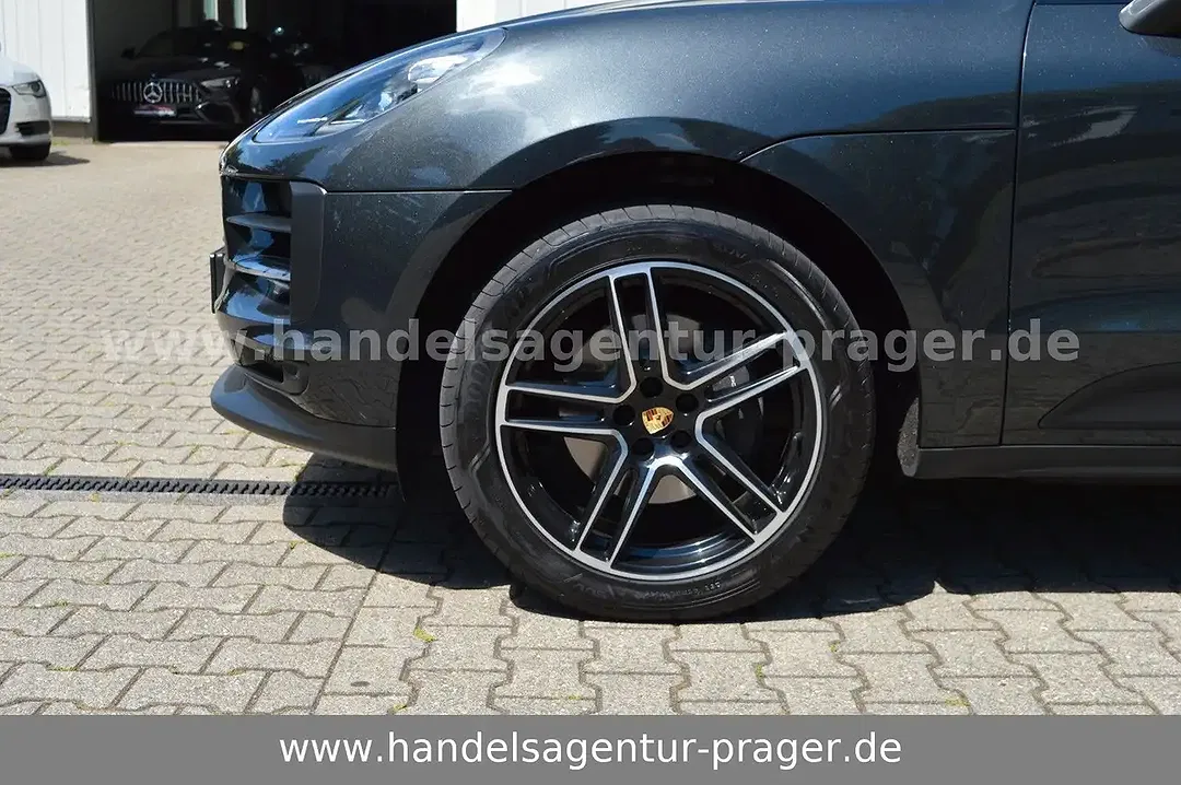 Porsche Macan - Thumbnail 5
