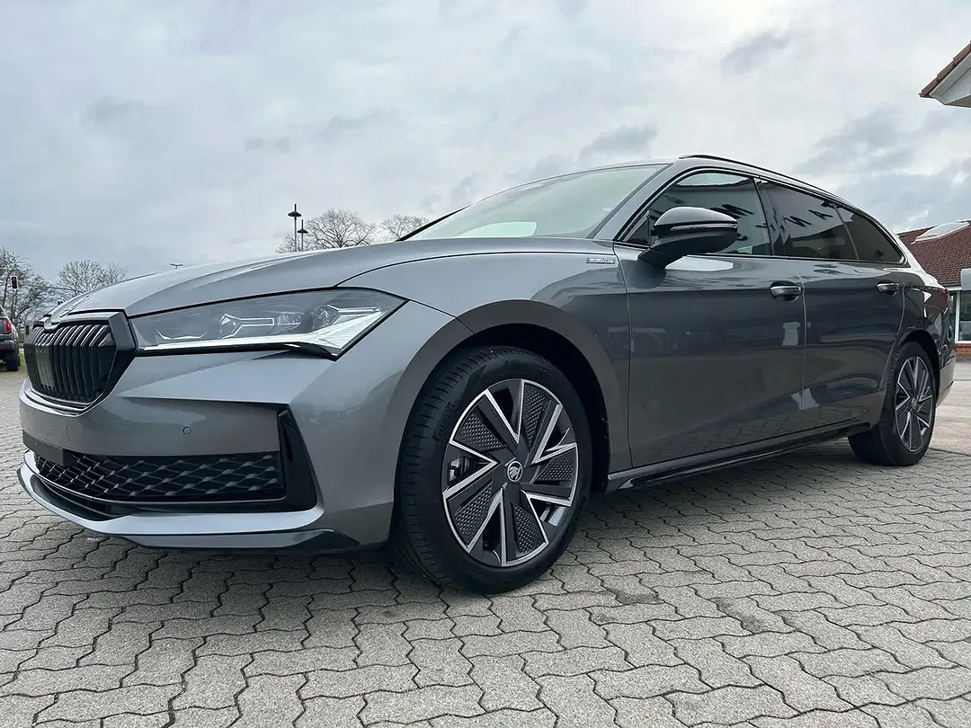 Skoda Superb - Thumbnail 2
