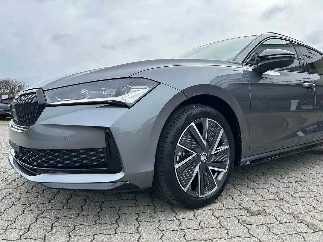 Skoda Superb - Thumbnail 3