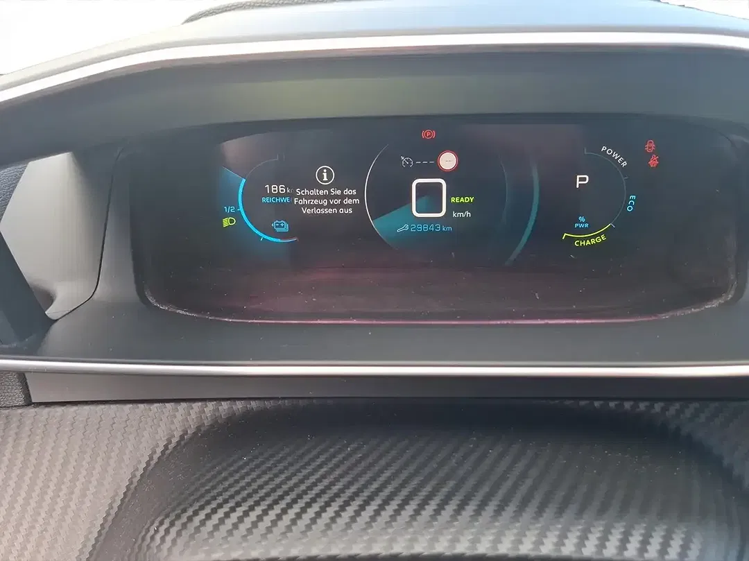 Peugeot 208 - Thumbnail 9