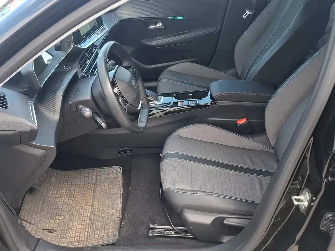Peugeot 208 - Thumbnail 7