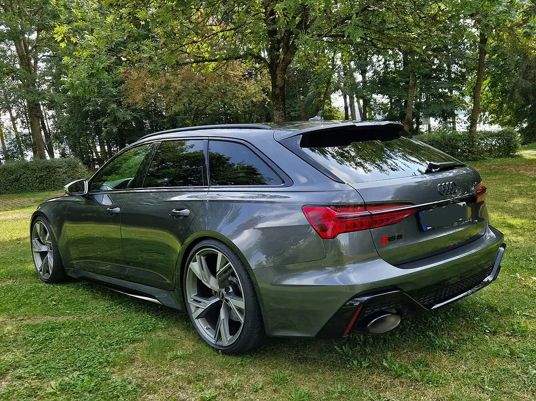 Audi RS6 - Thumbnail 3