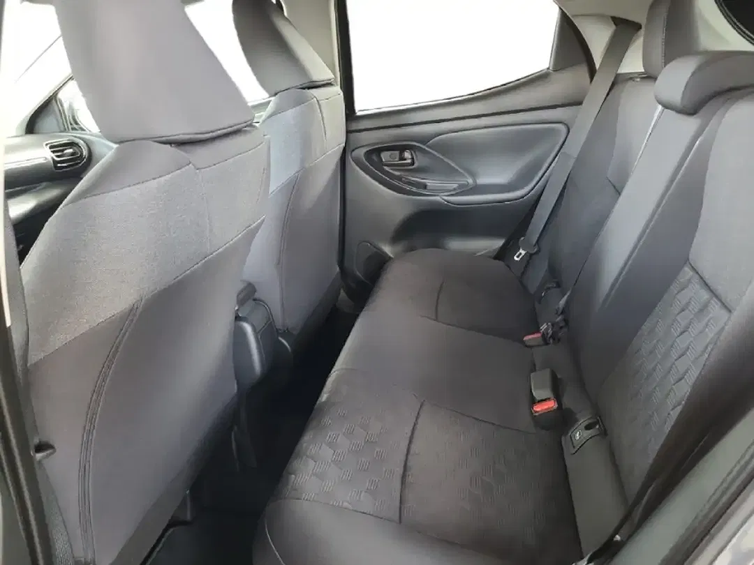 Toyota Yaris - Thumbnail 13