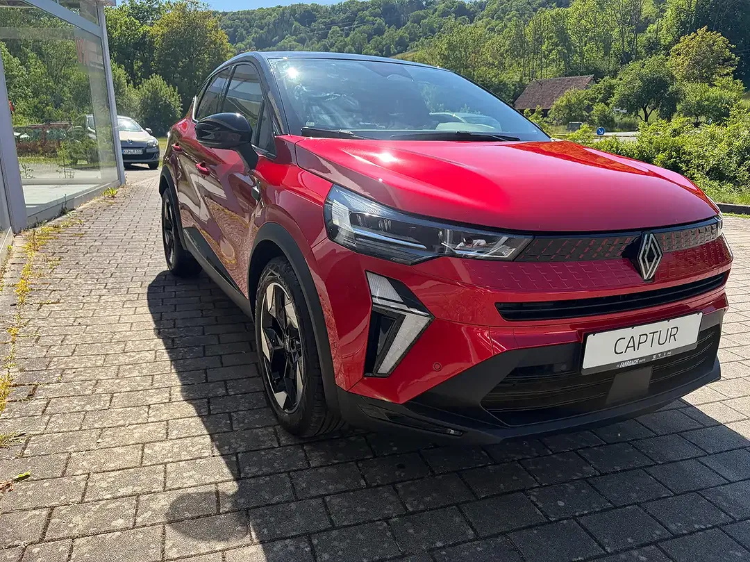 Renault Captur - Thumbnail 1
