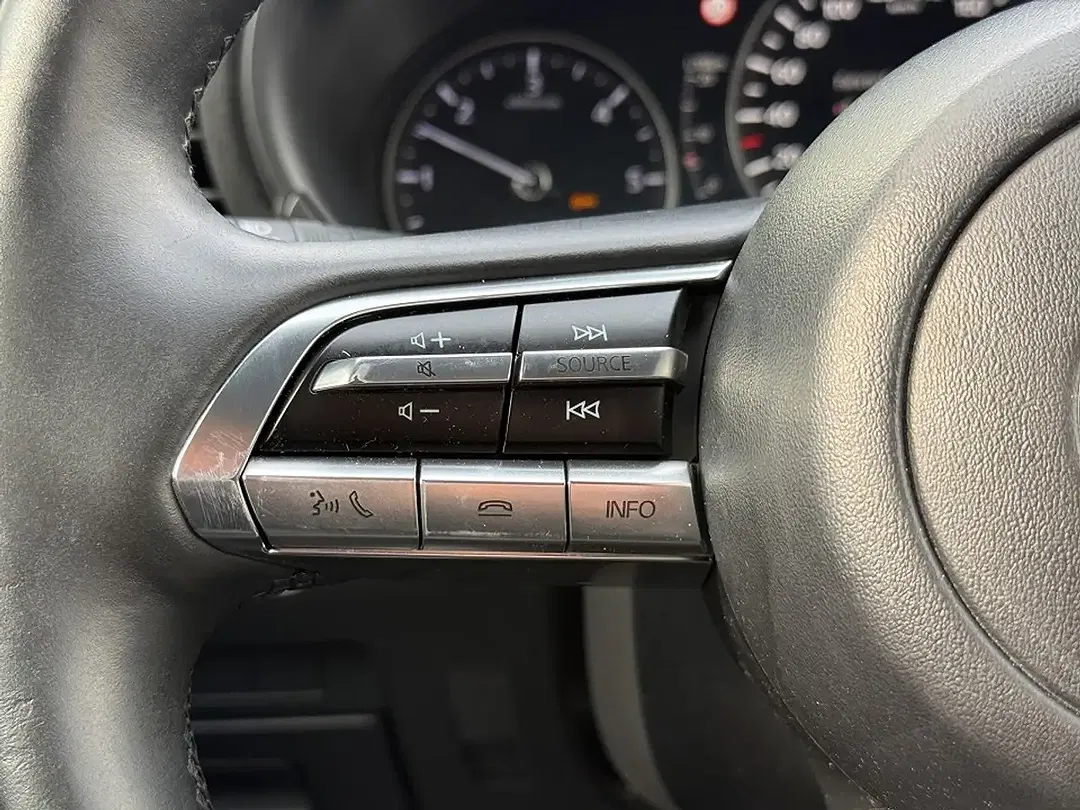 Mazda 3 - Thumbnail 12