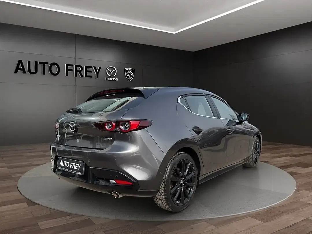 Mazda 3 - Thumbnail 3