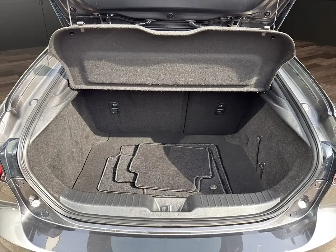 Mazda 3 - Thumbnail 9