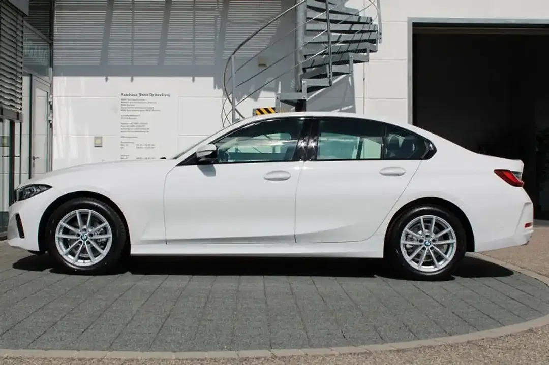 BMW 318 - Thumbnail 5