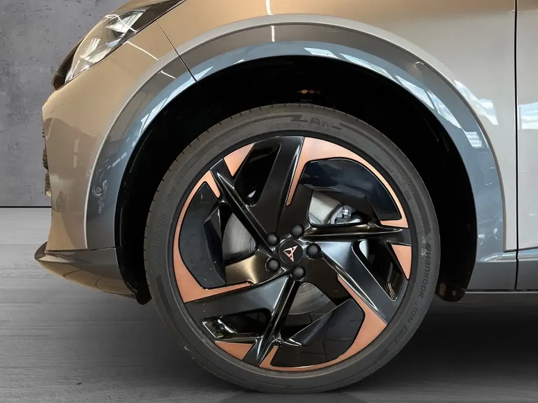 CUPRA Tavascan - Thumbnail 4