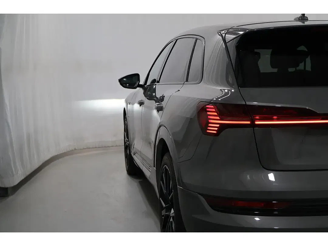 Audi e-tron - Thumbnail 13