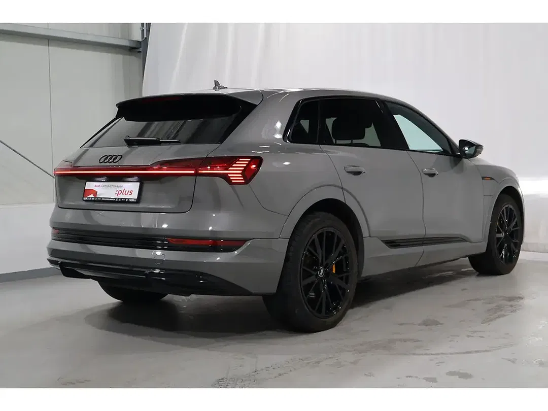 Audi e-tron - Thumbnail 3