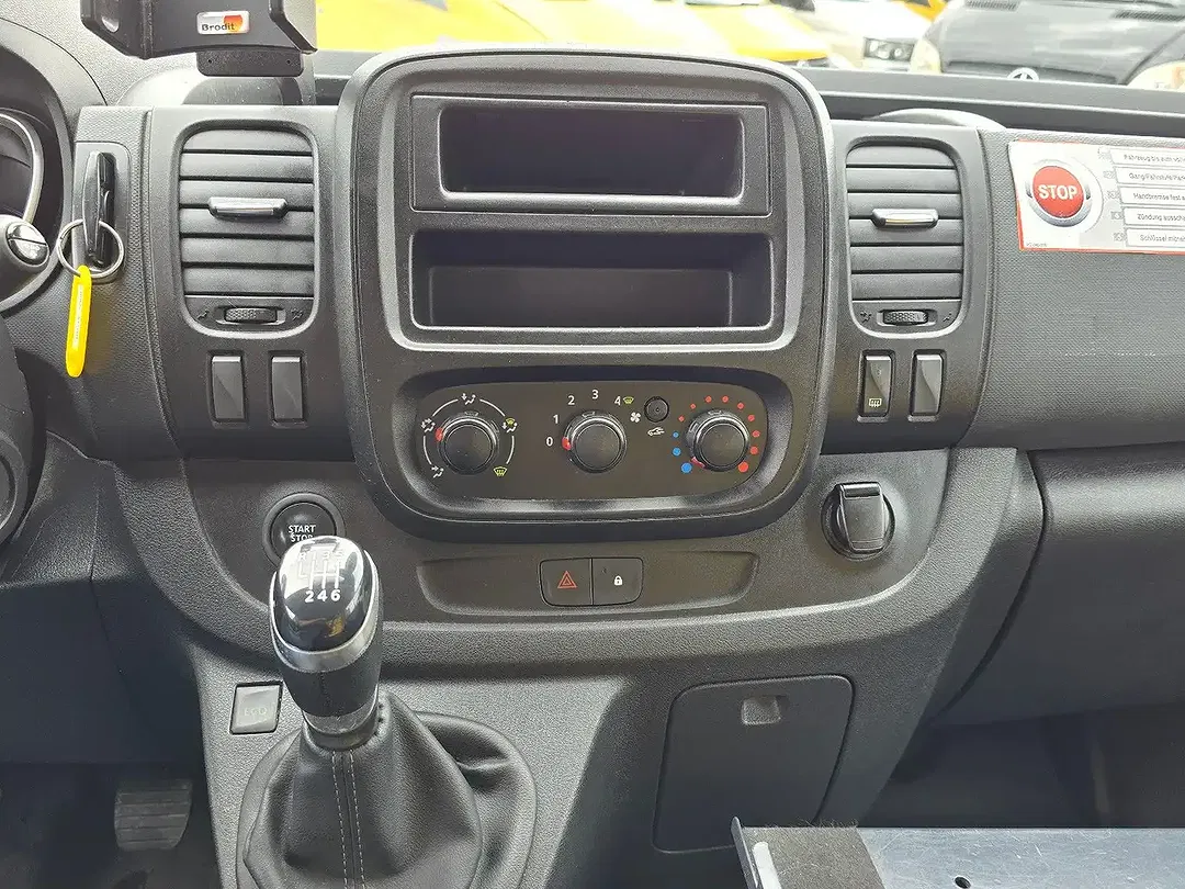 Renault Trafic - Thumbnail 11