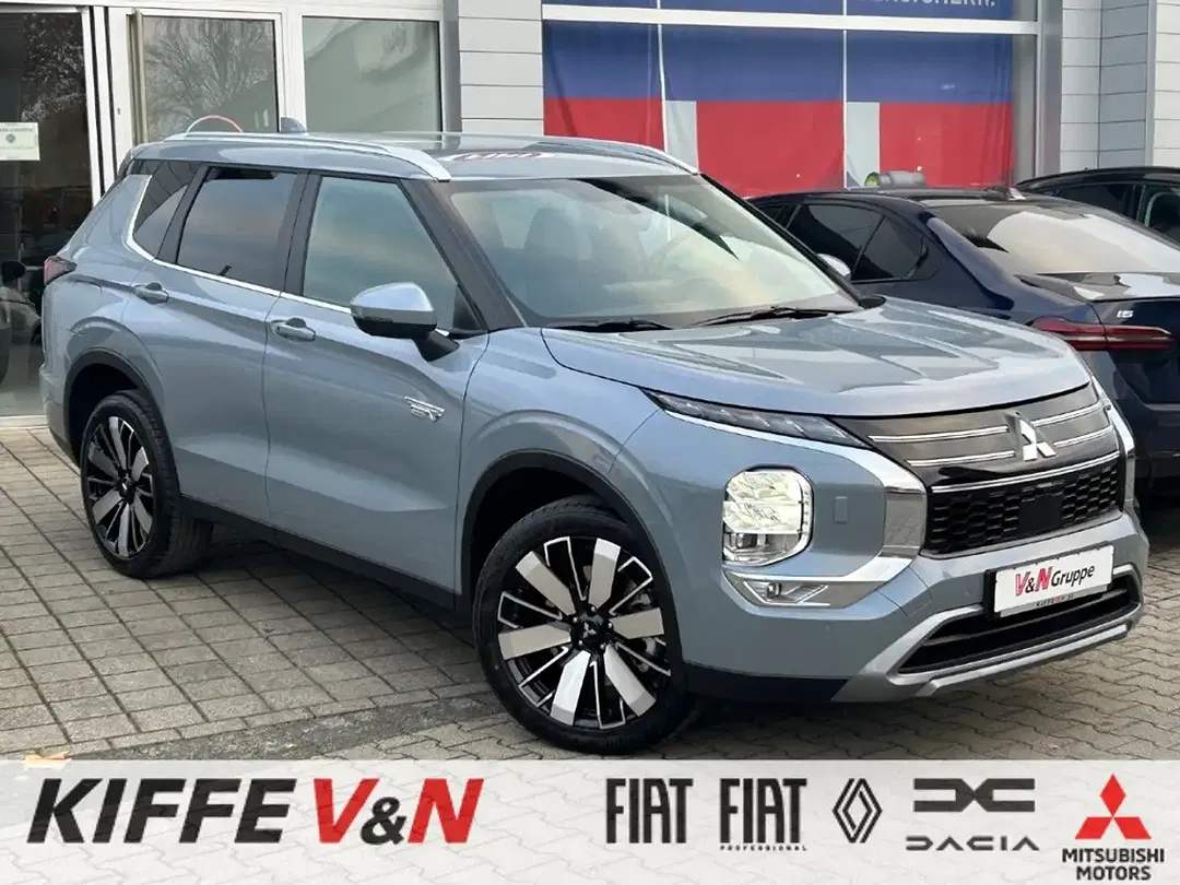 Mitsubishi Outlander - Thumbnail 1